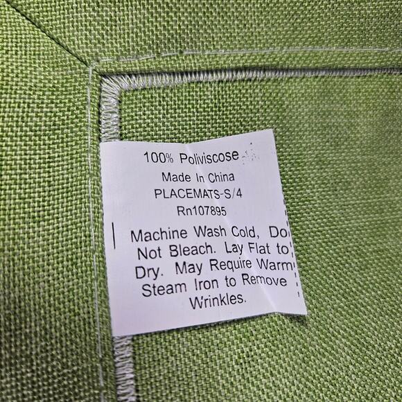 Green Placemats Set of 8 Polka Dot Border Machine Washable 12x17 Poliviscose New - Picture 7 of 10